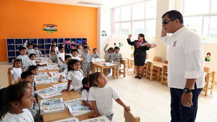 El jefe de Estado ecuatoriano compartió con jóvenes estudiantes en la provincia de Zamora Chinchipe