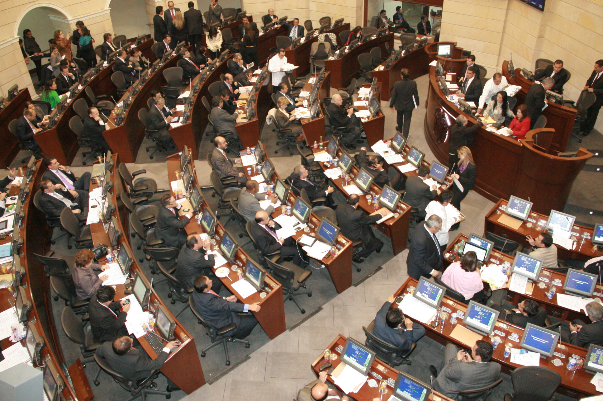 La Comisión primera del Senado evalúa el proyecto de reforma para legalizar el acuerdo de paz