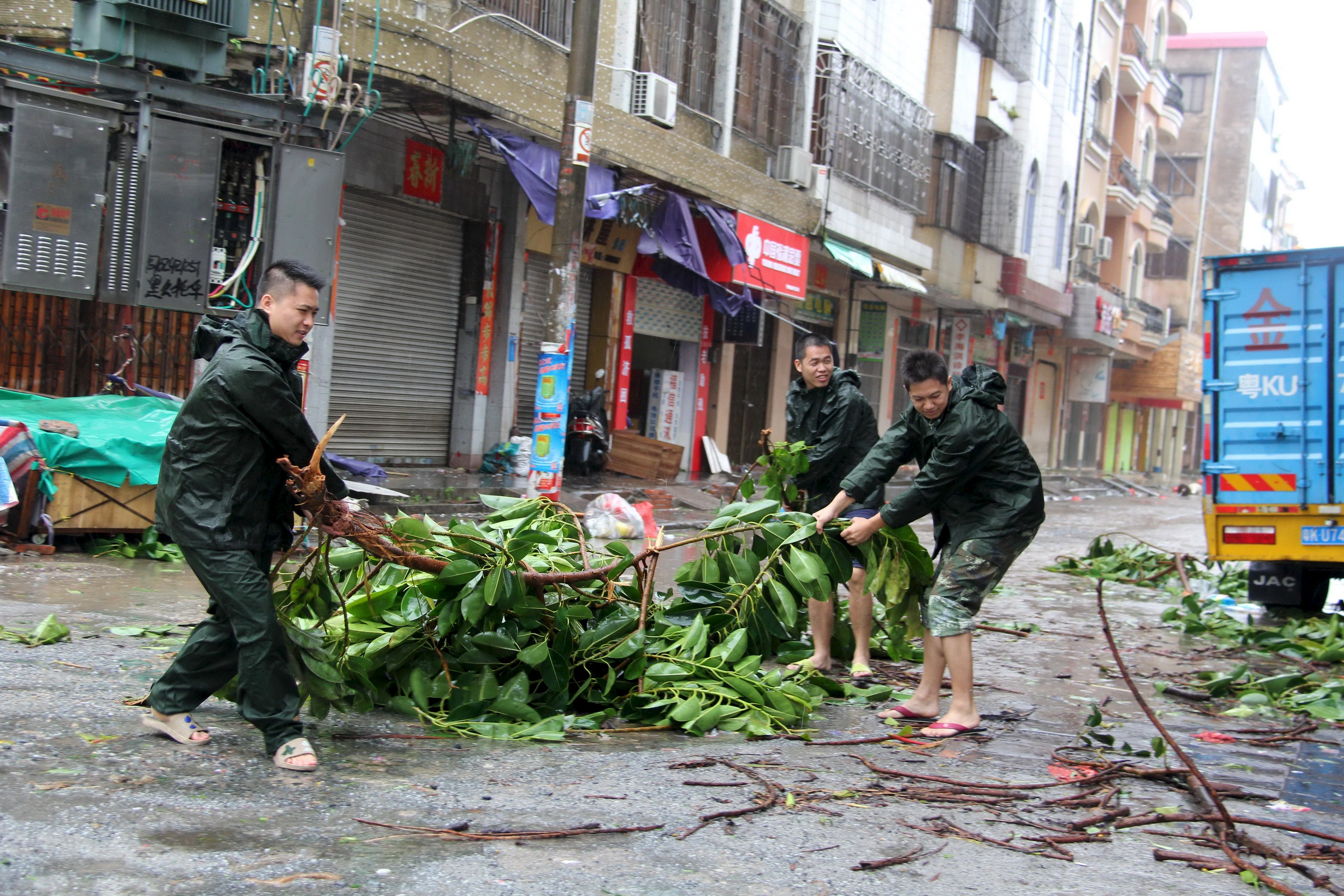 La tormenta ha causado destrozos en las ciudades del sur de China.