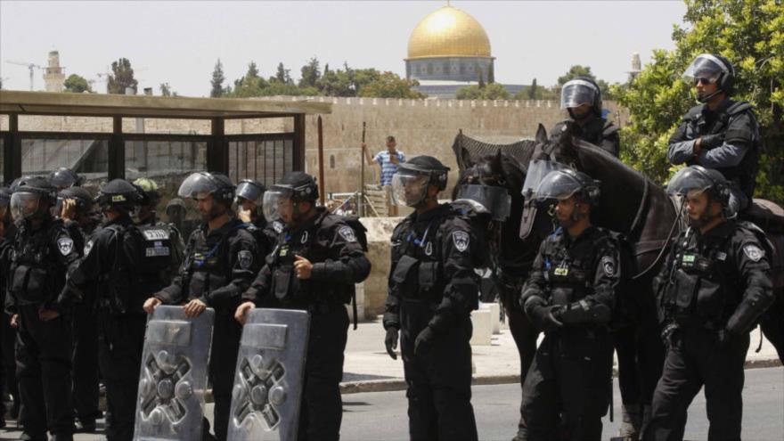 Soldados israelíes restringían el paso de palestinos a la mezquita