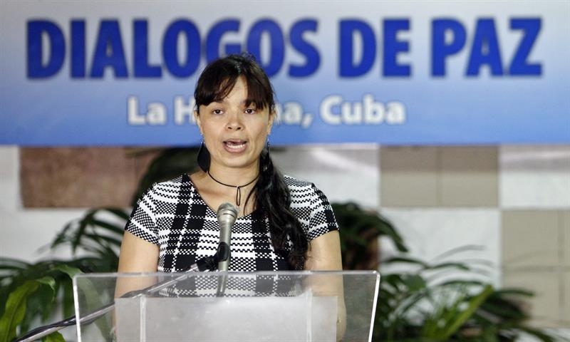 Ana Simón, integrante de las FARC-EP fue la encargada de leer el comunicado sobre la propuesta.