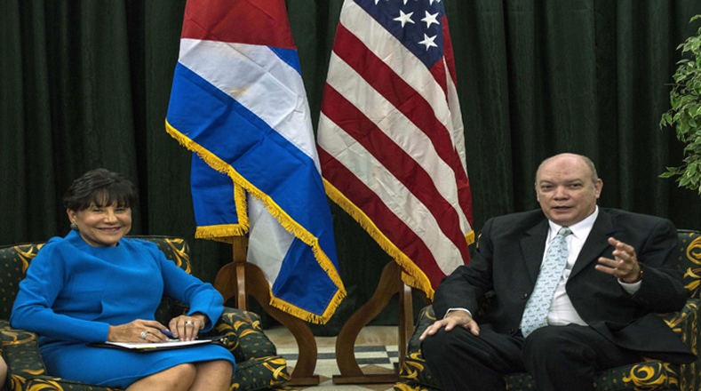 Tras finalizar su recorrido por algunas instituciones cubanas la secretaria de Comercio de Estados Unidos, Penny Pritzker, se reunió con el ministro de Comercio Exterior e Inversión Extranjera de Cuba, Rodrigo Malmierca.