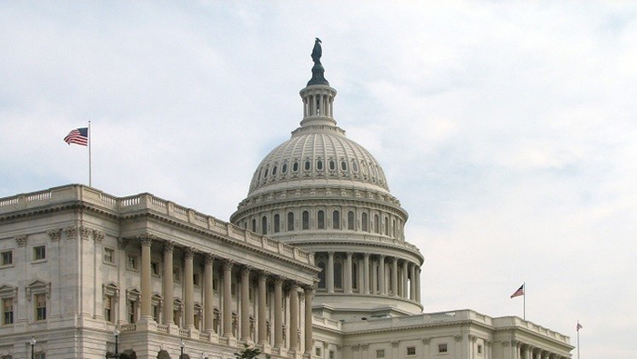 Uno 27 senadores votaron contra la ley de aumento del gasto militar.