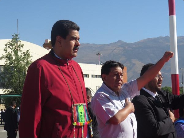 El presidente de Venezuela fue recibido por el canciller de Bolivia, David Choquehuanca.