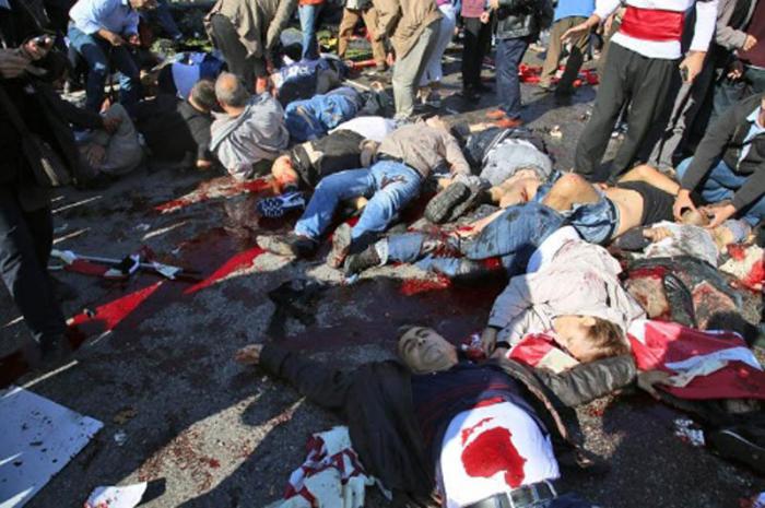 Las autoridades turcas confirman alrededor de 130 personas fallecidas, aunque la cantidad de heridos pudiera incrementar la cifra.