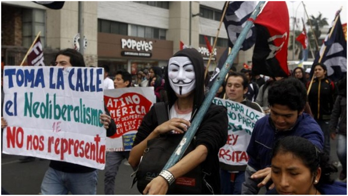 Peruanos protestan dos años del gobierno de Ollanta Humala como presidente 27 de julio de 2013.