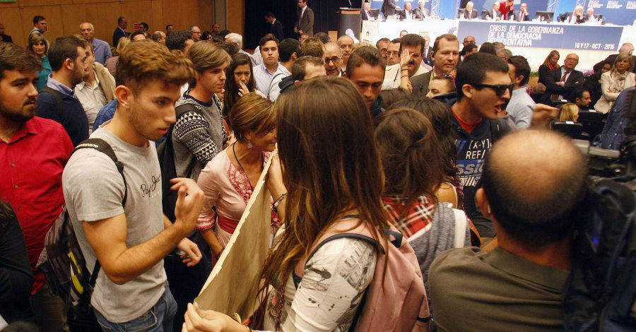 Los estudiantes interrumpieron el Congreso del Círculo de Montevideo durante unos veinte minutos.