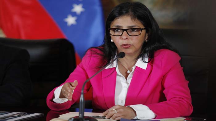 Hillary Clinton debe documentarse sobre la situación de Venezuela, dijo la canciller venezolana Delcy Rodríguez.