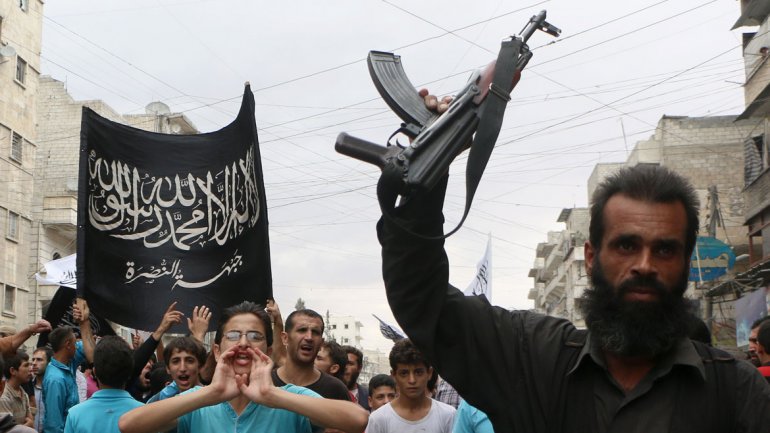 El grupo terrorista filial de Al Qaeda obliga a los civiles a movilizarse en sus filas.