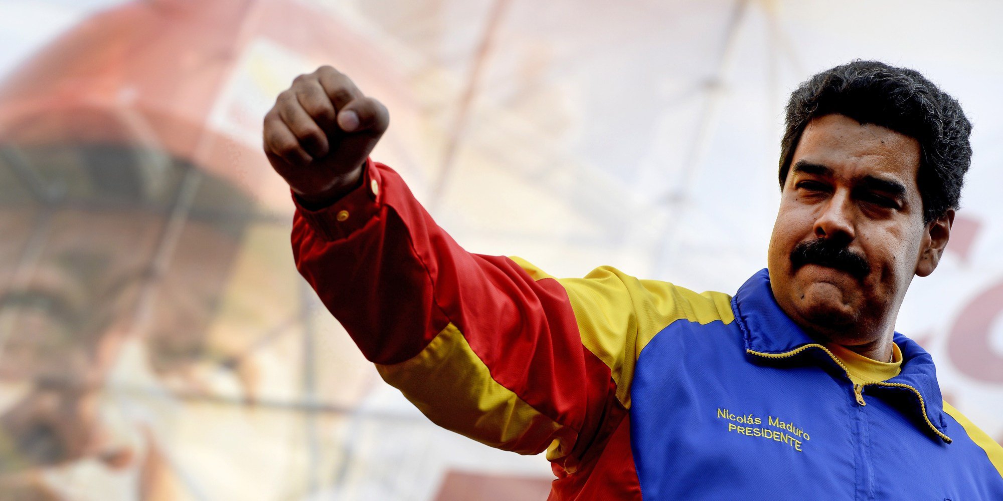 Maduro felicitó también a cada uno de los candidatos revolucionarios.