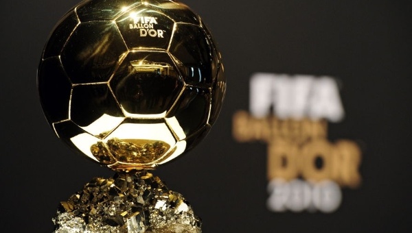 La FIFA entrega el Balón de Oro tanto en masculino como femenino desde el año 2010.