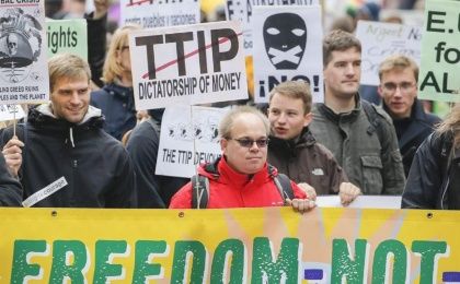 En Bruselas, Bélgica, miles de personas salieron a las calles este mes en señal de protesta contra el TTIP.