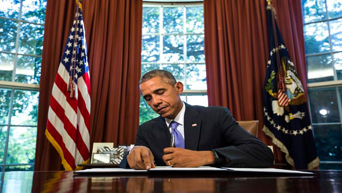 Obama firma la ley de Autorización de la Defensa Nacional