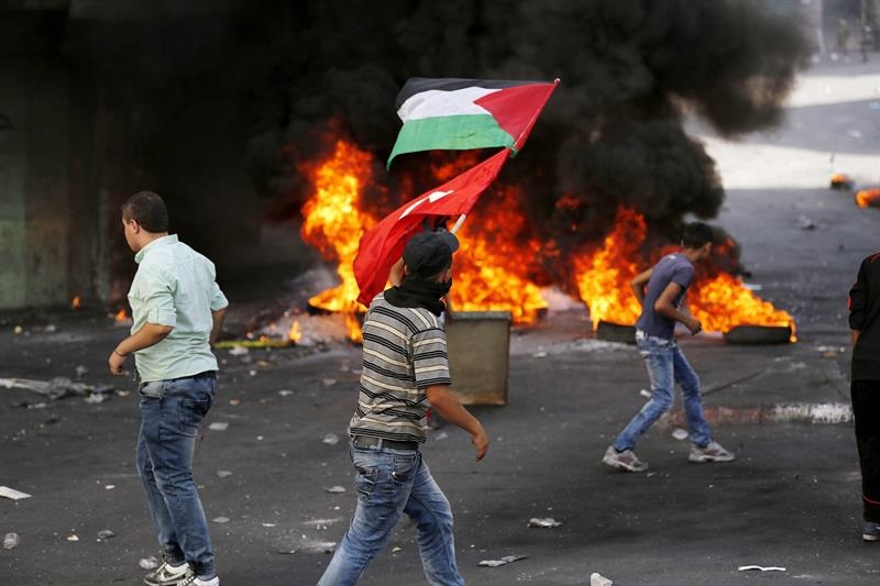 La escalada de violencia de las últimas semanas lleva a muchos palestinos a protestar de diversas formas contra la ocupación israelí.