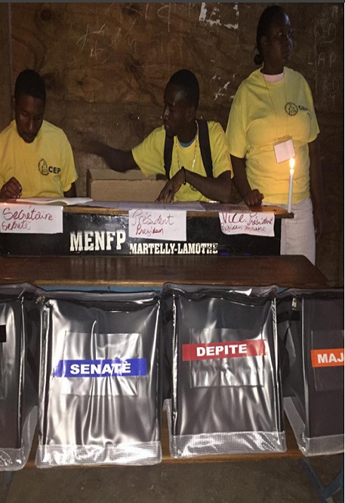 En total, son cuatro urnas las que utilizarán los haitianos este domingo 25 de octubre.
