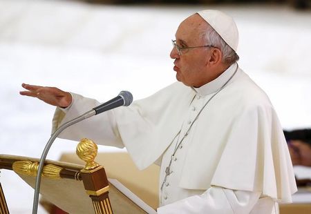 El Papa llamó a los obispos a esforzarse por construir el diálogo internacional.
