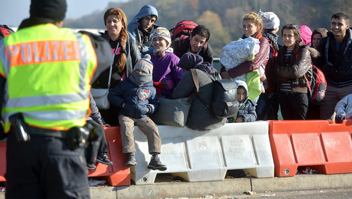Europa refuerza sus políticas contra los refugiados.