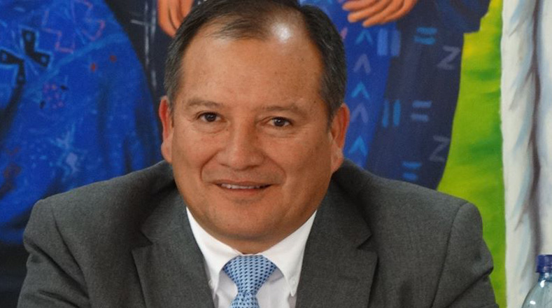 Alsider Antonio Arias Rodríguez, electo por el distrito de Chimaltenango, aparece en el Registro Mercantil de Guatemala como representante de  la empresa De Todo para la Educación.