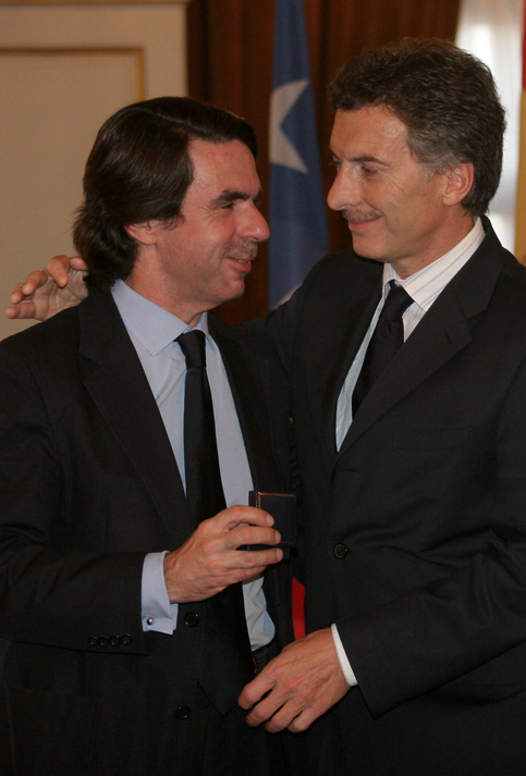 El expresidente del Gobierno español José María Aznar, junto a Mauricio Macri durante la inauguración del II Foro FAES para América Latina el 25 de octubre de 2014.