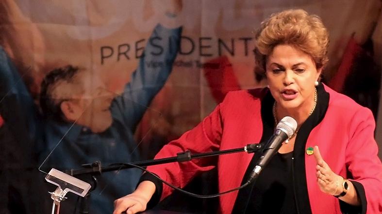 La presidenta de Brasil, Dilma Rousseff, habla durante el congreso Central Unificado de los Trabajadores en Sao Paulo 13 de octubre de 2015.