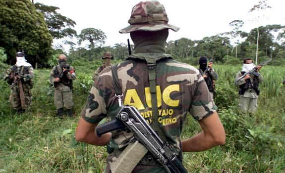 El paramilitarismo representa hoy la mayor amenaza dentro de las negociaciones entre las FARC-EP y el Gobierno colombiano.