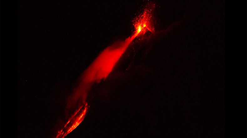 El flujo de lava del volcán alcanzaba los 1.500 metros de largo.