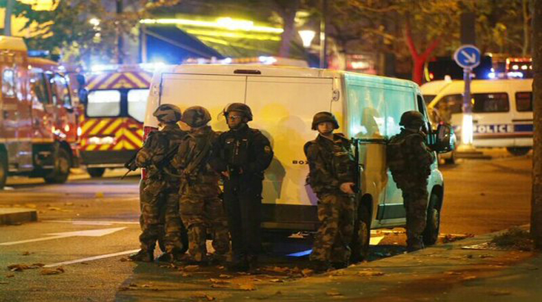 Militares continúan en las calles de Francia.