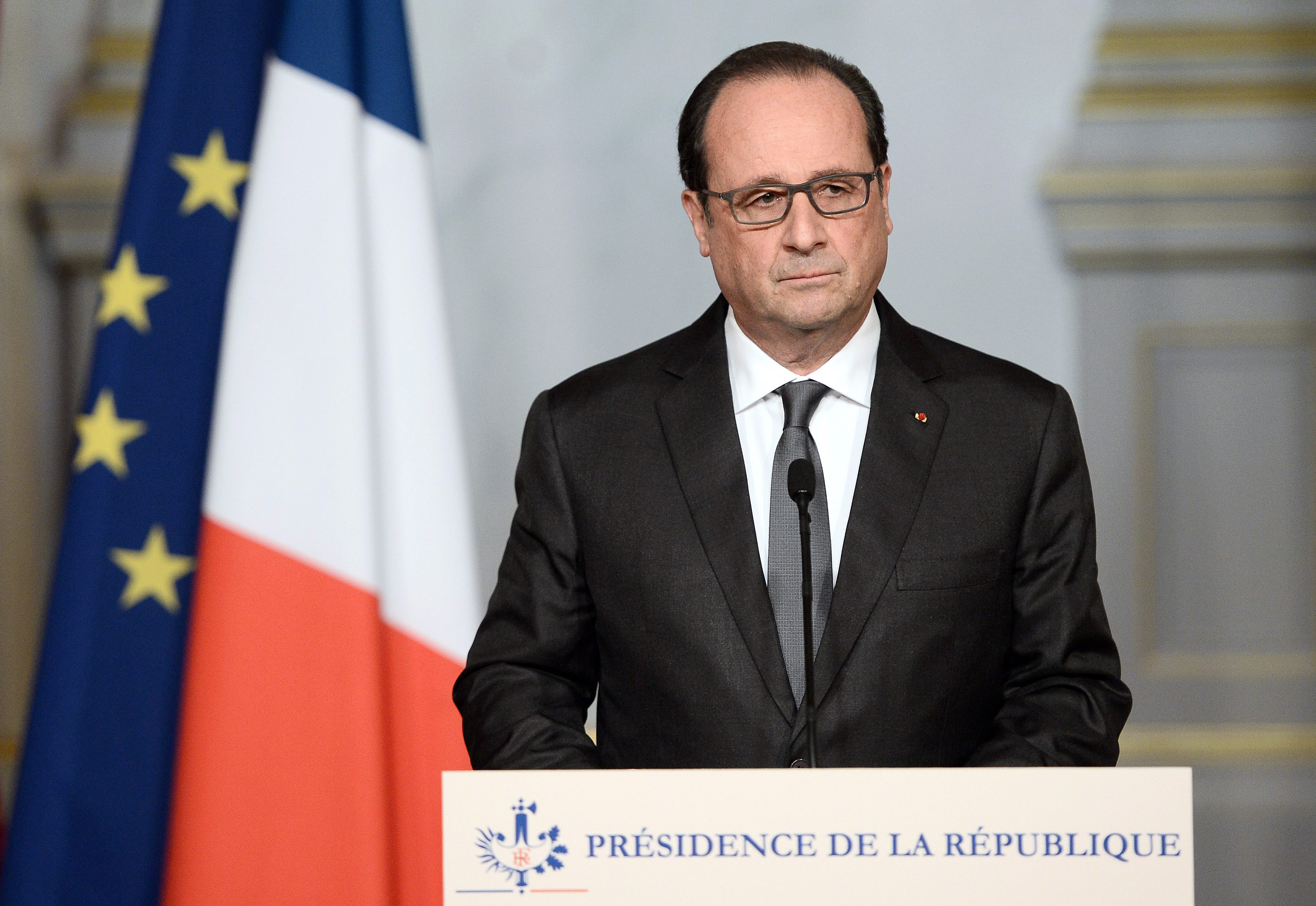 Hollande afirmó que París será despiadado contra los terroristas.