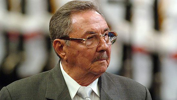 Raúl Castro fue recibido por el Primer Consejero y Encargado de Negocios de Francia, Guy Christophe