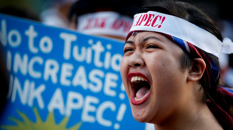 Los jóvenes filipinos se oponen al Acuerdo de Cooperación de Defensa entre estadounidenses y filipinos.