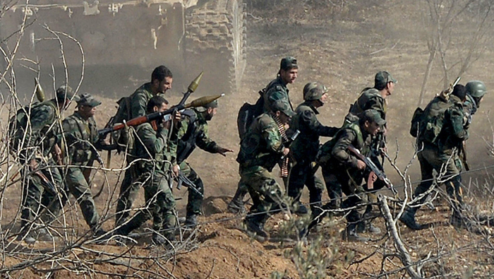Las tropas terrestres evitaron que el Estado Islámico tomara control de la base aérea, gracias a los bombardeos de la Aviación siria.