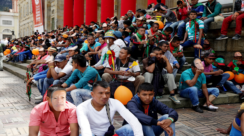 Tras la manifestación los indígenas realizaron una asamblea en la plaza de Bolívar de Bogotá.