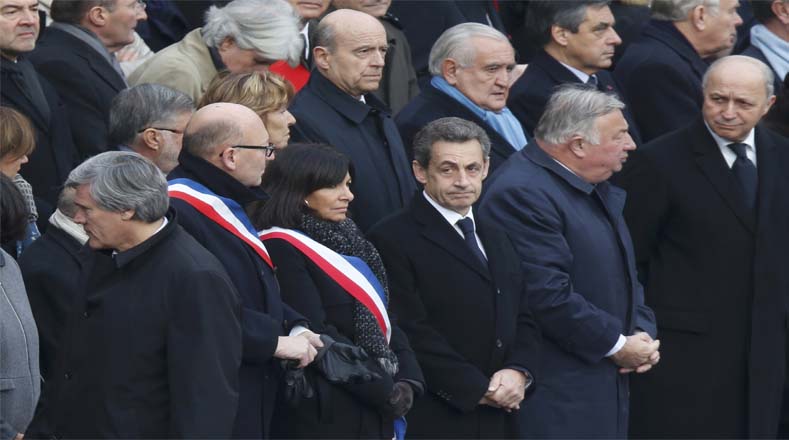 El expresidente francés, Nicolas Sarkozy, junto a otras personalidades políticas.