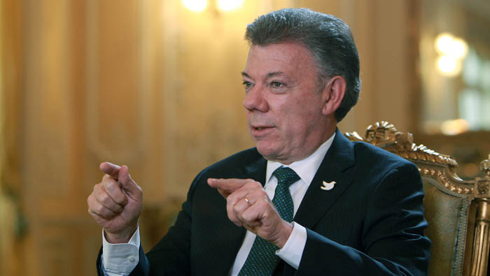 Juan Manuel Santos aún no se pronuncia por los más de 300 asesinatos de líderes campesinos colombianos.