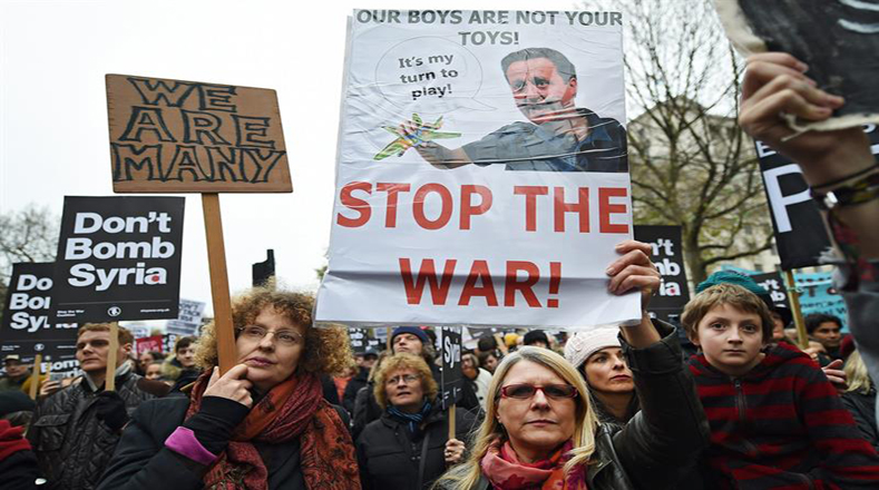 La protesta fue convocada por la organización "Stop the War" (Detener la guerra) y se replicó en otras 17 ciudades del Reino Unido.