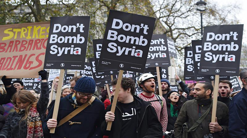 El primer ministro británico, David Cameron, ha pedido a diputados votar para unirse a Francia e iniciar incursiones militares en Siria.