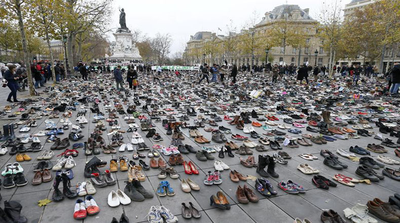 Los manifestantes colocaron unos 22 mil zapatos en la plaza de la República de París, como símbolo de unión hacia el resto de concentraciones que se hicieron en el mundo.