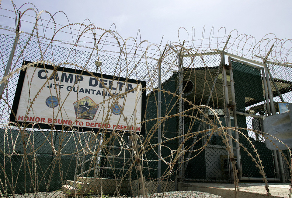 Una vista exterior de la prisión de la Bahía de Guantánamo.