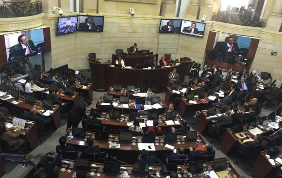 Senado colombiano discute proyecto para refrendar acuerdos de paz