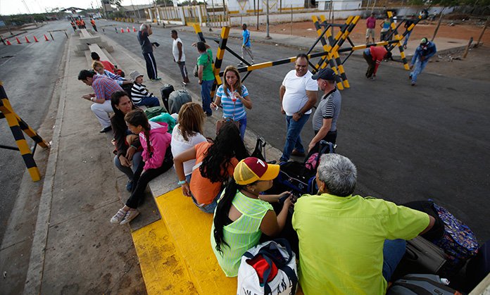 Aviones y buques fueron desplegados en costas y fronteras por el Ministerio de Defensa venezolano.