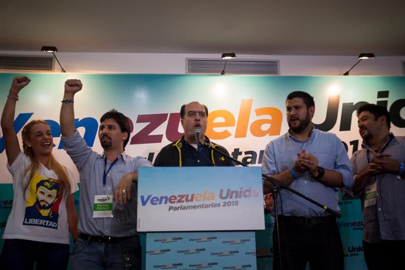 El Gobierno venezolano admitió el triunfo de la oposición sin llamar a la violencia o cantar fraude como ocurrió a la inversa en anteriores oportunidades.