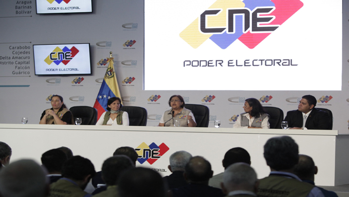 El Consejo Nacional Electoral (CNE) indicó la madrugada de este lunes que 74.25% del padrón electoral participó en los comicios.