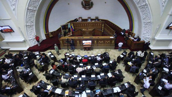 Oposición parlamentaria trabaja en un golpe legislativo contra el presidente Nicolás Maduro