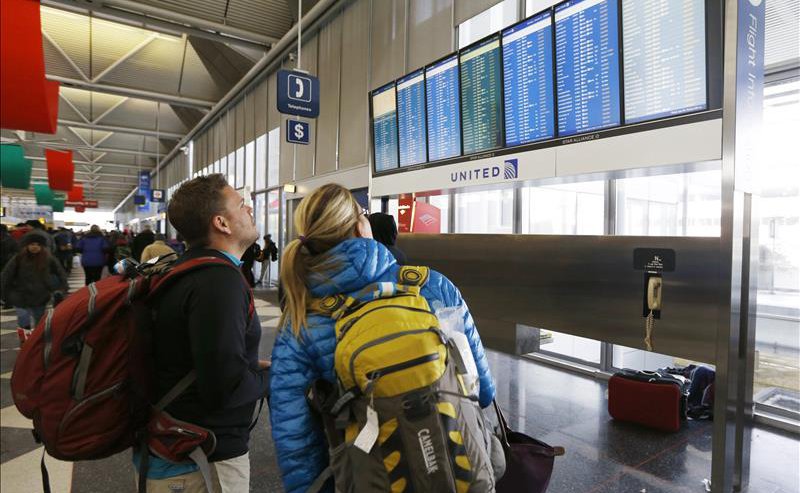 Estados Unidos aplicará medidas para viajeros a raíz de los ataques terroristas en su país y en Francia este año.