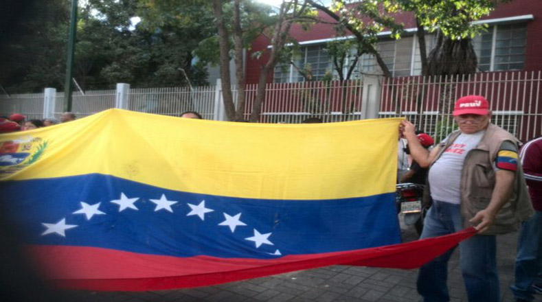 Con la consigna ¡Chávez Vive, la lucha sigue!, los venezolanos salieron a las calles de Caracas para debatir sobre los nuevos desafíos que deberán enfrentar ante las amenazas de la derecha.