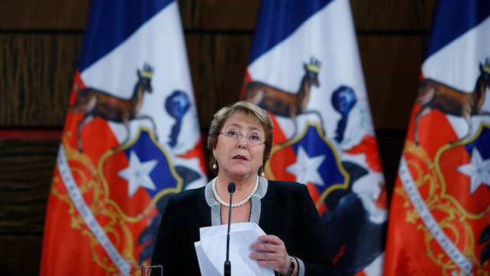 La presidenta de Chile, Michelle Bachelet, pidió el apoyo y colaboración de los estudiantes.