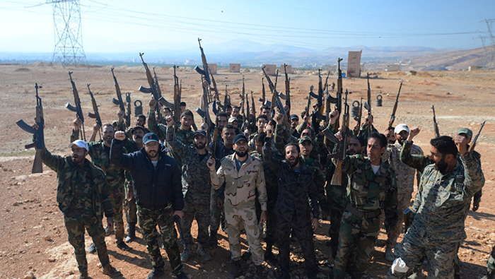 Combatientes sirios luego de una victoria conseguida ante los grupos terroristas.