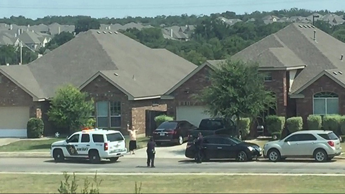 El video fue divulgado a través de las redes sociales luego de que el condado de Texas no procesara a los dos agentes.