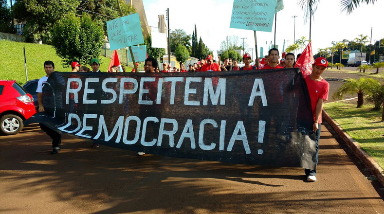 Pueblo, sindicatos y estudiantes en la calle rechazan juicio contra Dilma