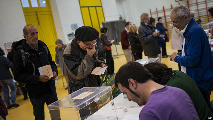 Se prevé una difícil formación de Gobierno en España tras los sondeos publicados al cierre de las urnas.